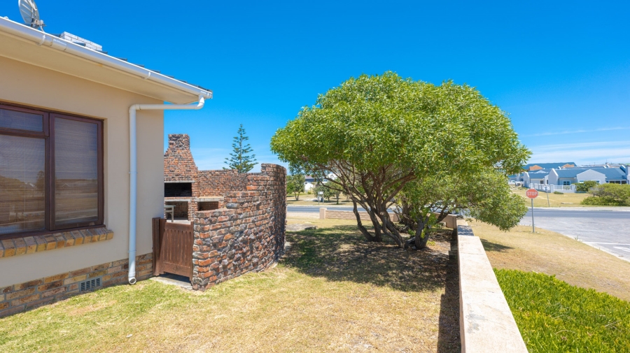 6 Bedroom Property for Sale in Struisbaai Western Cape
